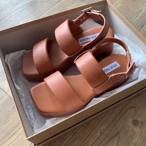 Brand New Steve Madden Brown Marra Wedges Size 6